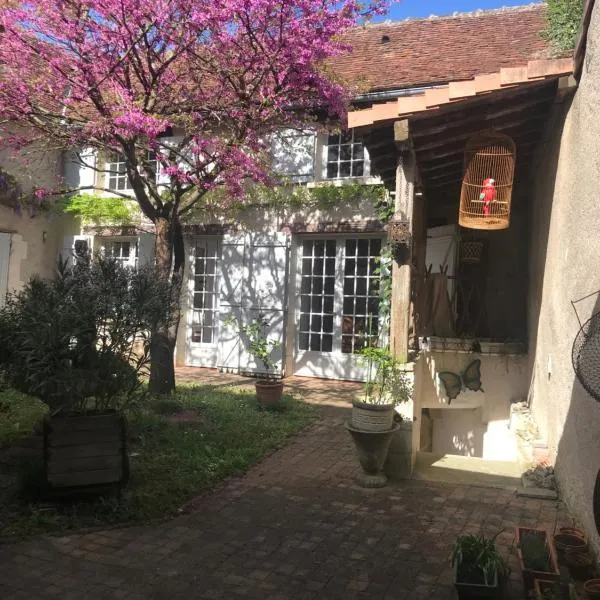 Loggia de la Closerie, готель у місті Descartes