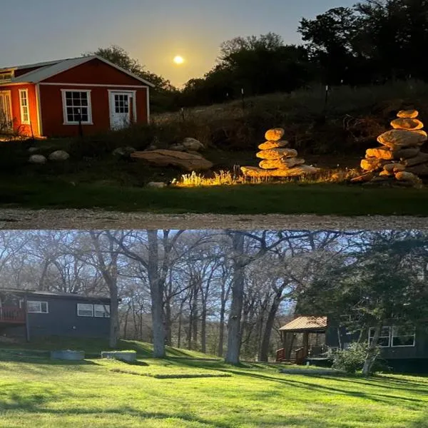 Private Cozy Hideaway with Deck Escape Austin 35mi, hotel v destinaci Bastrop