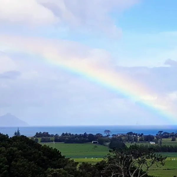 1 Waipu Off-grid Eco Seaview Geodesic Glamping Dome, hotel v destinaci Waipu