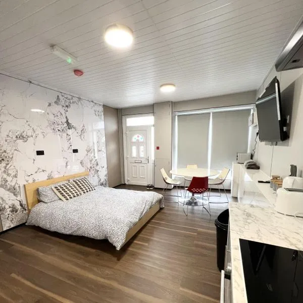 OYO Welsh Holiday Accommodation - Modern Stay, hotel v destinaci Pembroke Dock