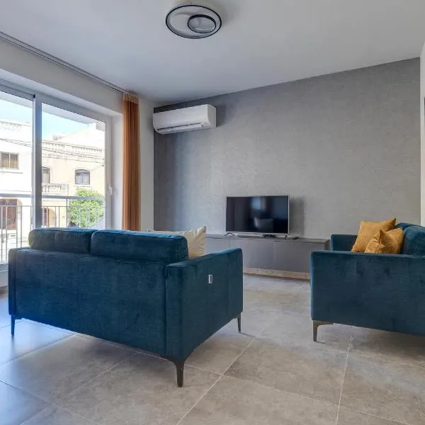 Urban Oasis 3BR Duplex in a Prime Location, hotel v destinaci San Ġwann