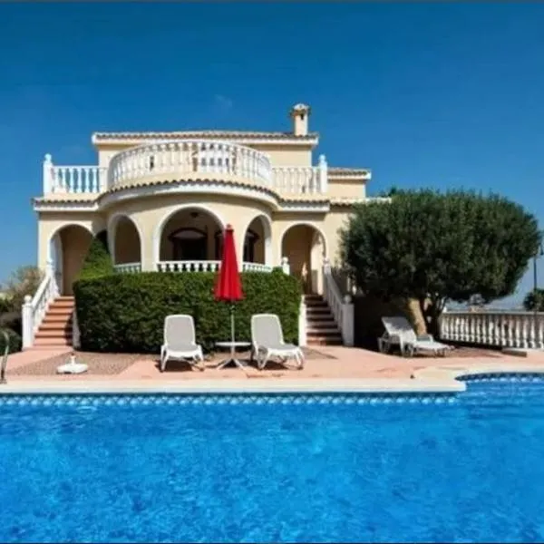 Maison type villa 4 façades 4 bedrooms, hotel v destinaci Gran Alacant