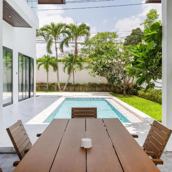 可提供早餐的三卧私家泳池家庭别墅, hotel di Ban Huai Yai