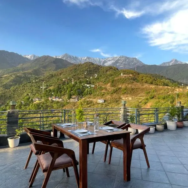 ๋ค๋์ฌ๋ผ์ ์์นํ ํธํ
Heryk Hillview Hotel