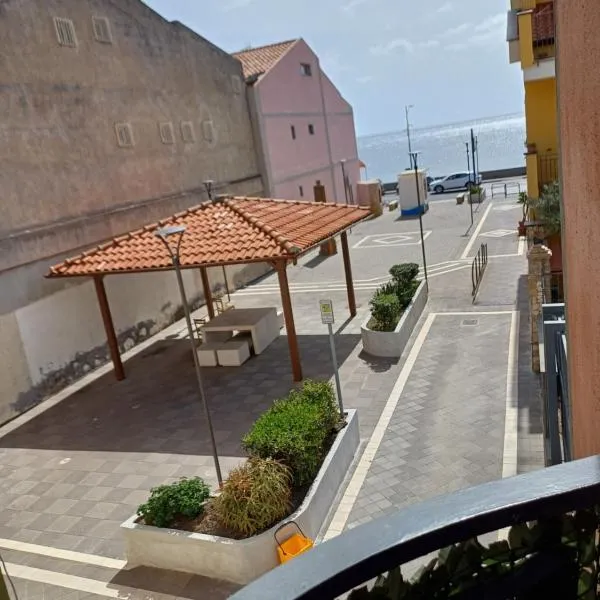 Borgo Marino casa vacanze, hotel v destinácii Santa Teresa di Riva