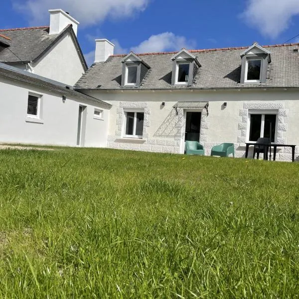 maison totalement rénovée 3 chambres au coeur du village – hotel w mieście Lézardrieux
