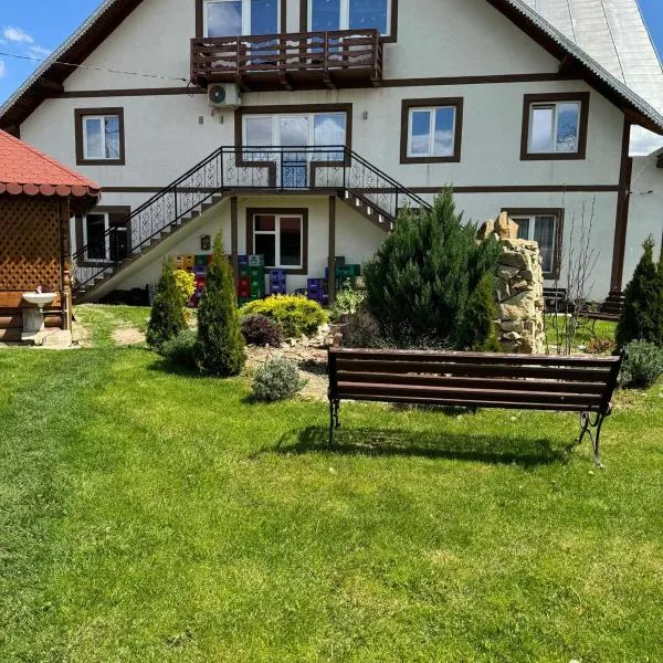 Camere de închiriat AnneMaryy, hotel di Arbore