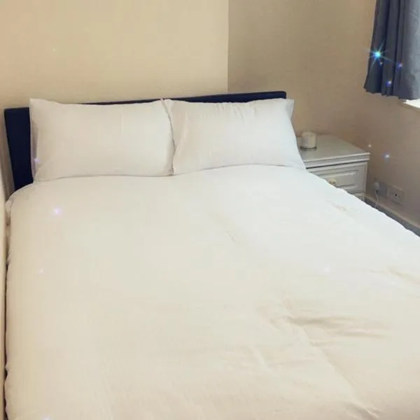 워킹에 위치한 호텔 Stay with Chris