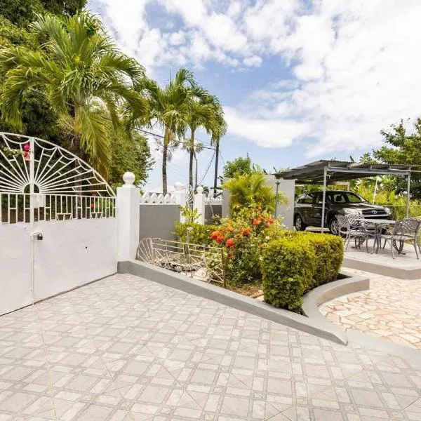 HouseSleeps3-SeaView-Ac-Parking-2Br-NearBlueLagoon, hotel di Port Antonio