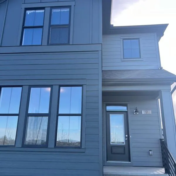 Lovely 4 bedroom House, hotel v destinaci Calgary