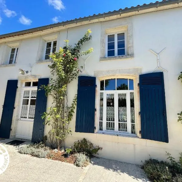 Maison au cœur du Marais Poitevin avec barques, canoës, pédalo et vélos включены - FR-1-426-147, ξενοδοχείο σε Damvix