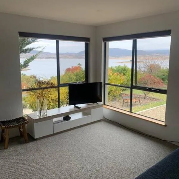Apartment minutes to Lake, hotel in Jindabyne