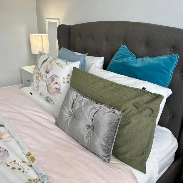 Daisy Cottage on Duke 1BR, hotel v destinaci Yarram