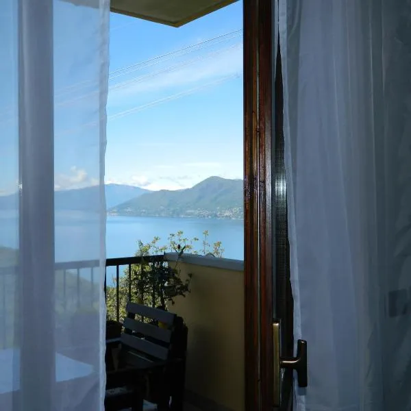 Lago Maggiore holiday house, lake view, Vignone, hotel in Dumenza