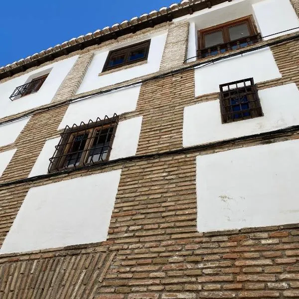 Cozy rental apartment in the heart of Albaicin, hotel in Granada