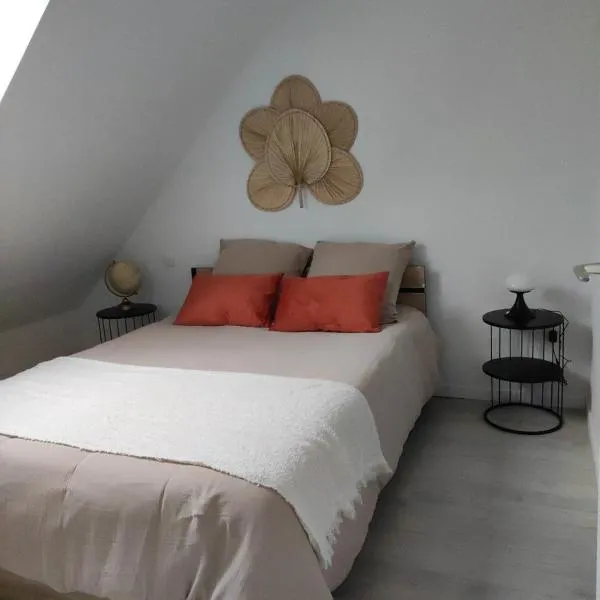 Le Ptit Normand entre Ville & Plages, hotel in Loucelles
