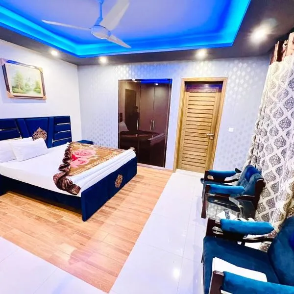Holiday Inn، فندق في Dhok Sandemār