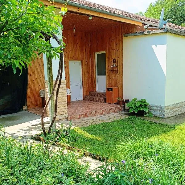Divna Guest House, hotel v destinaci Krušuna