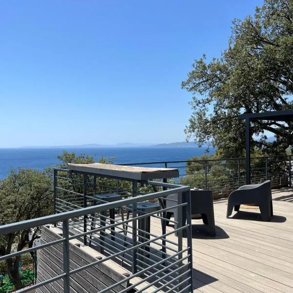 Bungalow Mobile Home de Luxe Vue Mer Ile d'Or Saint-Raphaël 4 personnes、サン・ラファエルのホテル