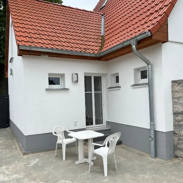 Ferienhaus Constanze Mücheln am Geiseltalsee Maisonette Appartement für 2 Personen, Freisitz, Garage，Stöbnitz的飯店