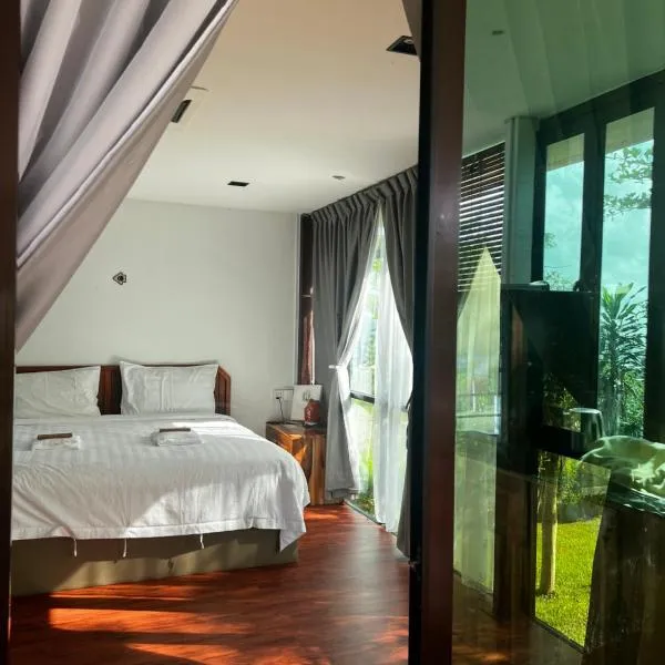 4 Simple Minimalistic Rooms at Sunset Lodge - Eco Valley Retreat 豐之谷, hotel in Balung