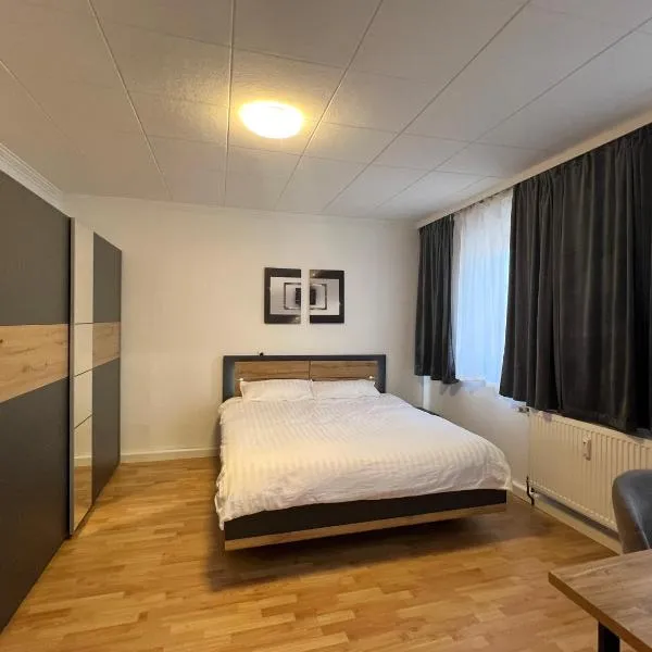 Bequemes Zimmer in moderner Unterkunft My Pension Duisburg, hotel a Duisburg
