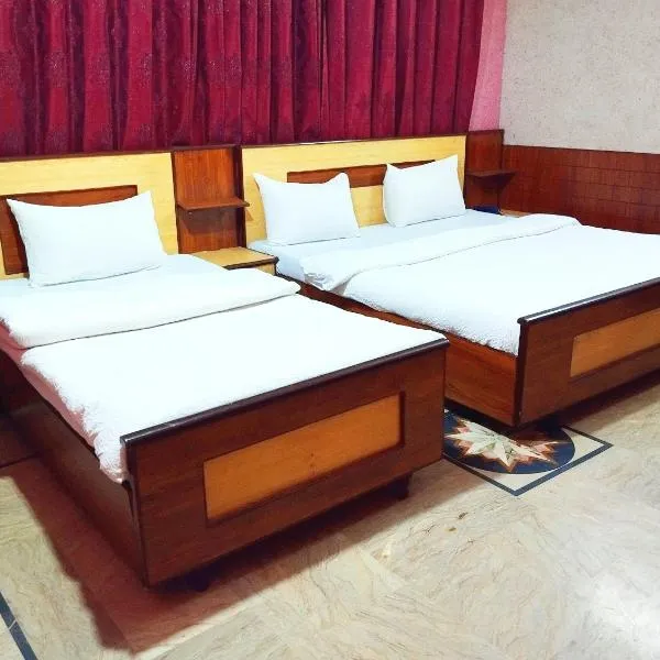 Karachi Motel Guest House, hotell i Goth Abdul Rahmān