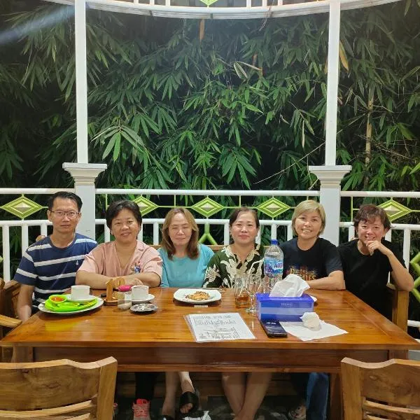Harmony Resto&Homestay, hotel v destinaci Lambangkuning
