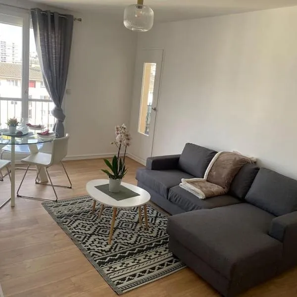 Appartement rénové et spacieux, Terrasse, 4 pers, hotel in Franconville