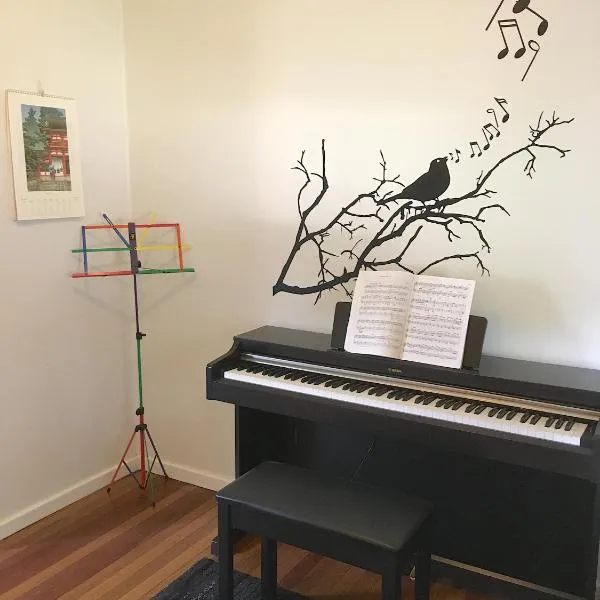 Cottage with Piano, Books & Games in the Hunter, hotel in Singleton