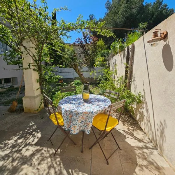 Gîte le Félibre, hotel in Châteauneuf-lès-Martigues