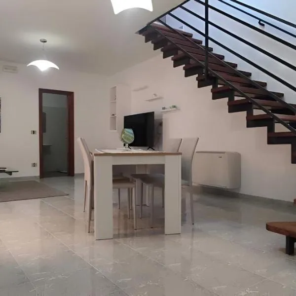 Casa Andros – hotel w mieście Pertosa