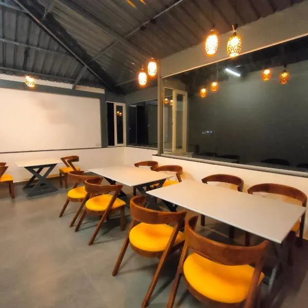 MonkeyCap Tourist Hostel，Solashi的飯店