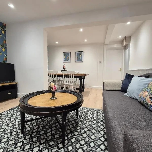 #26a Newly Refurbished Portsmouth Garden Apartment, hotel in Portsmouth