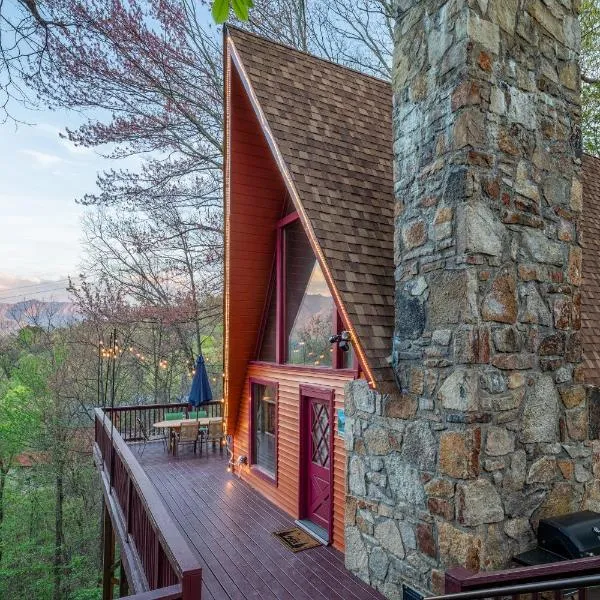 Gatlinburg Cabin With Breathtaking Views, Hot Tub, Sauna, 10 min to downtown and National Park, hotel in Gatlinburg
