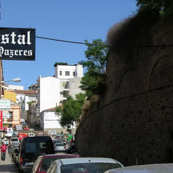 Hostal Al-Qazeres, hotel v destinaci Cáceres