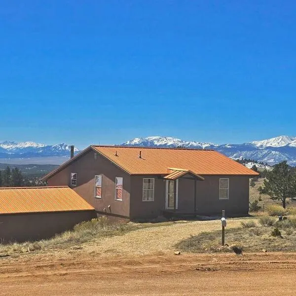 Beautiful quiet getaway in dark skies community. Perfect for a relaxing stay in the mountains, hotel in Westcliffe