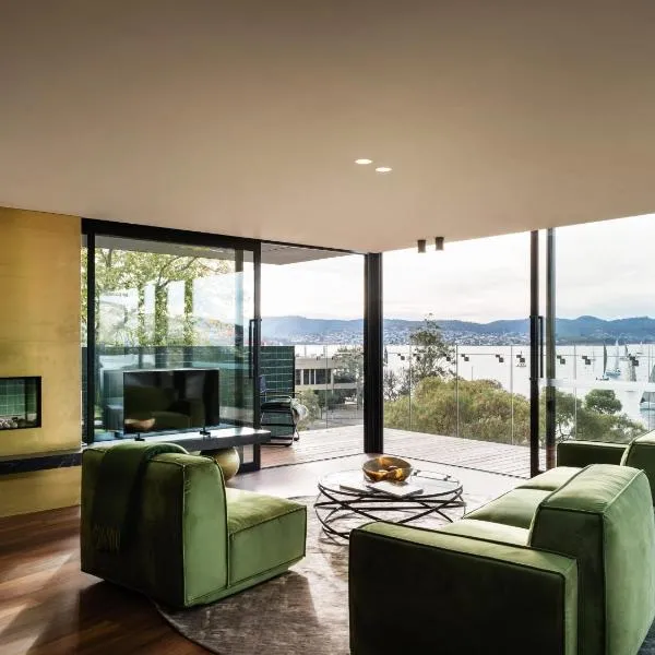 'Sydney' - Luxurious waterfront penthouse in Battery Point، فندق في هوبارت