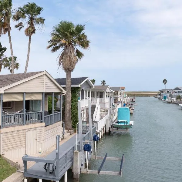 Clam Circle Retreat On The Laguna- LIV Resort, hotel v destinaci Port Isabel
