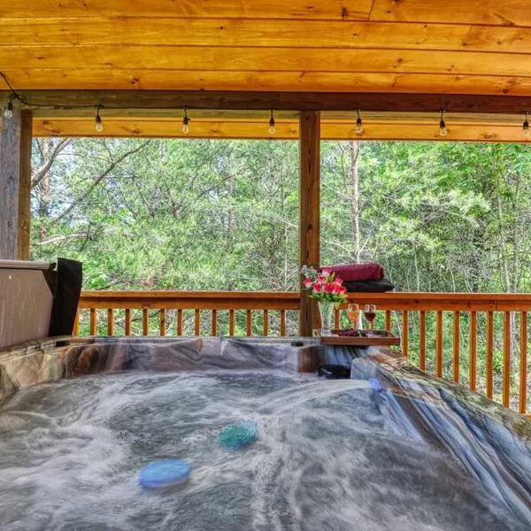 Adventure Retreat/Cabin/Pool+Hot Tub/Game Room+Theater、セバービルのホテル