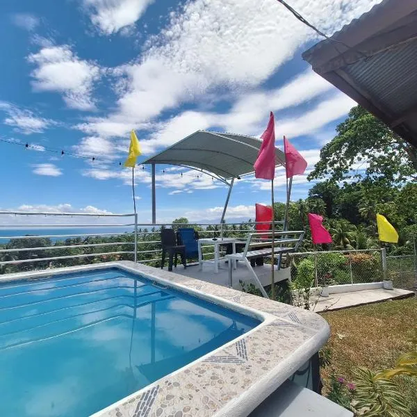 Island samal overlooking view house with swimming pools, hotel in Dasag