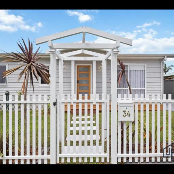 Elegant Beachside Retreat with Luxurious Amenities, hotel in Tomakin