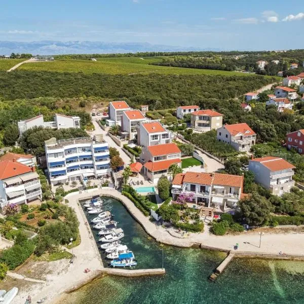 Apartmani Sollei, ξενοδοχείο σε Petrcane