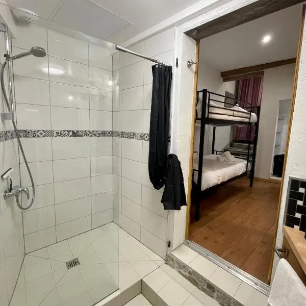 Chambre Le 40 marches, hotel v destinaci Cucugnan