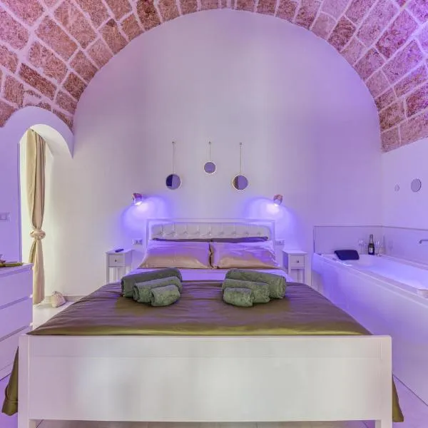 Andrea's luxury home climatizzata con vasca idromassaggio nel centro storico, hotell i Presicce