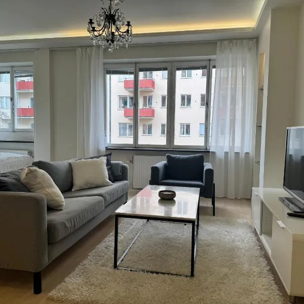 Nyrenoverat i centrala Stockholm, hotel in Stockholm