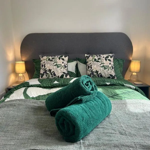 Urban Escape Entire Apartment Near Uni and Hospital, hotel in Southampton