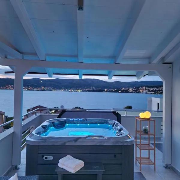 Luxury Apartments Silva with sea view, hotel v Trogirju