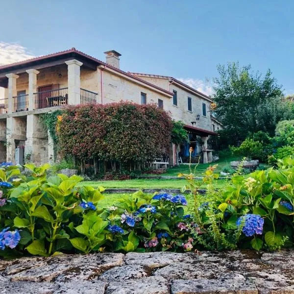 Alojamiento Pazos, hotel in Amoeiro