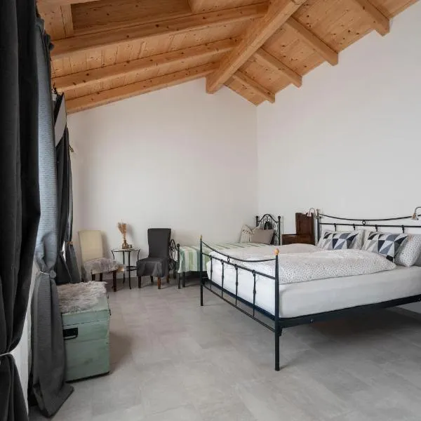 Casa il Grappolo, hotel v destinaci Momo